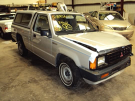 1990 MITSUBISHI TRUCK COLOR SILVER, STK # 113548